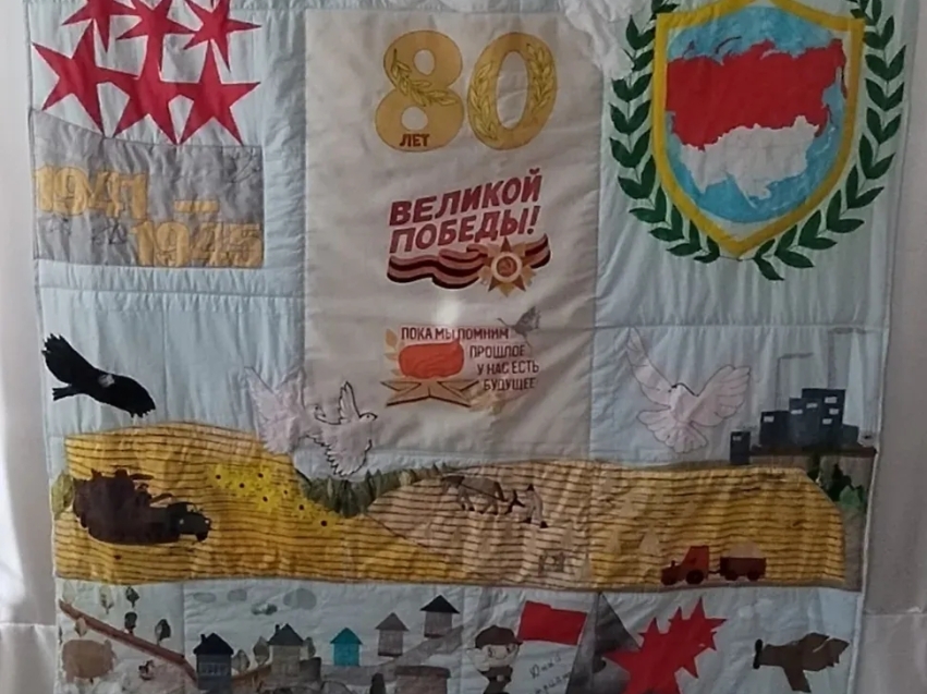 Воспитанницы Билитуйского социально-реабилитационного центра «Подросток» создали уникальное лоскутное одеяло